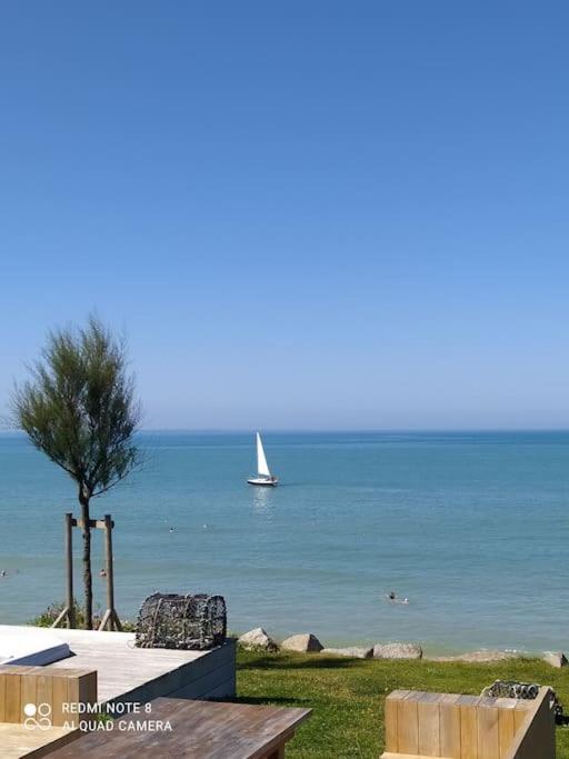 La Chaloupe Gites De Mer Jullouville-les-Pins Zewnętrze zdjęcie